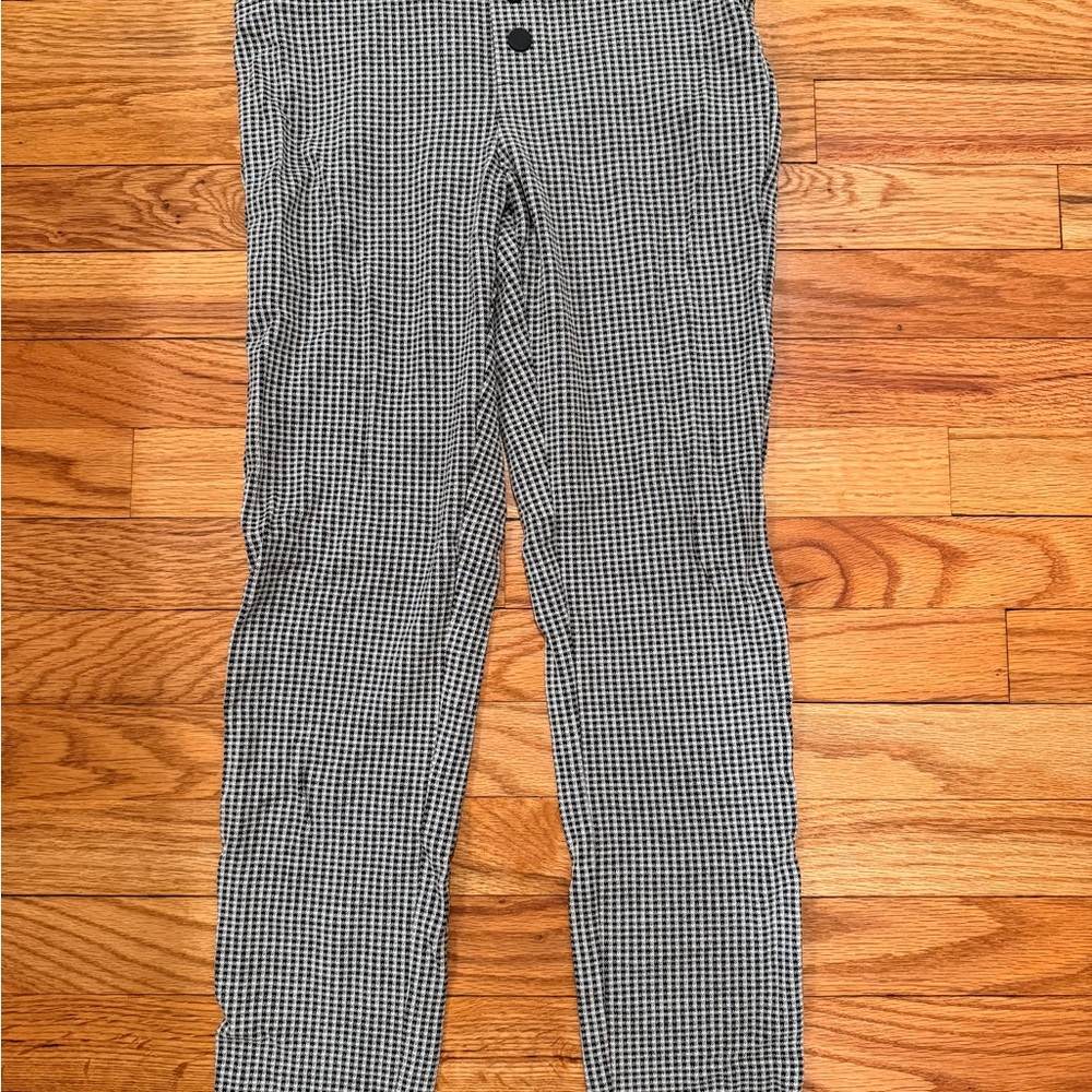 Zara Women’s Black and White Patterned Chinos